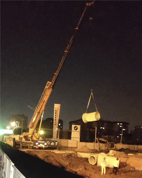 磴口县“弯臂矫正”—— 吊车的 “形变补偿” 技术